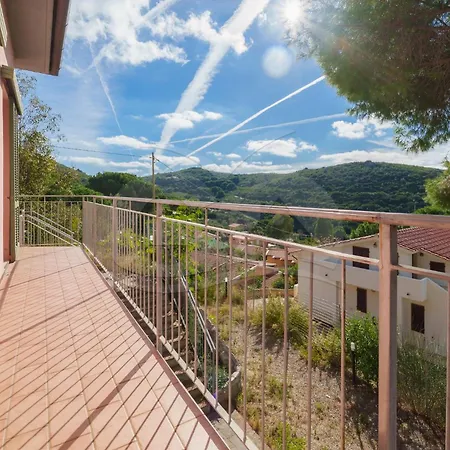 Mirella Un Panorama Sull'innamorata - Goelba Capoliveri (Isola d'Elba)